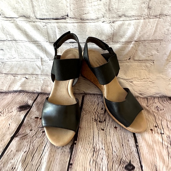 Clarks Lafley Joy Wedge Sandals - Picture 8 of 8